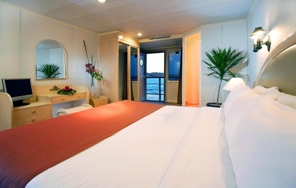 Mövenpick Prince Abbas Lake Nasser Cruise 5*